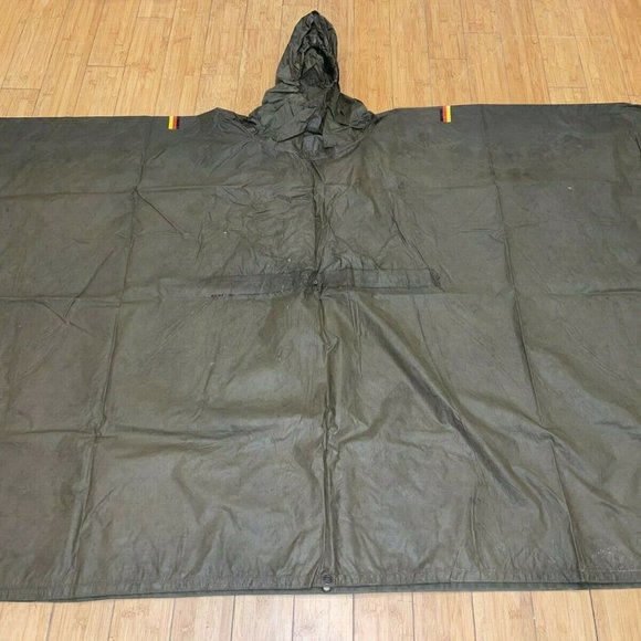 1980's GERMAN ARMY HOODED RUBBERIZED HEAVY DUTY WET WEATHER PONCHO 59x41 w/FLAG